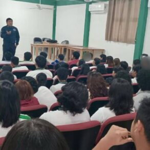 Conferencias de prevención de adicciones impartidas por la SSPC a estudiantes del CBTA 54 en Centro, Tabasco.