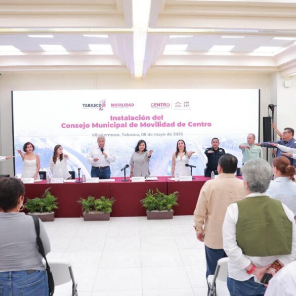 Integrantes del Consejo Municipal de Movilidad de Centro rinden protesta durante la instalación del órgano en Villahermosa.