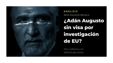 Retrato editorial de Adán Augusto López Hernández con tratamiento en duotono azul frío y titular sobre investigación de Estados Unidos por presunta revocación de visa