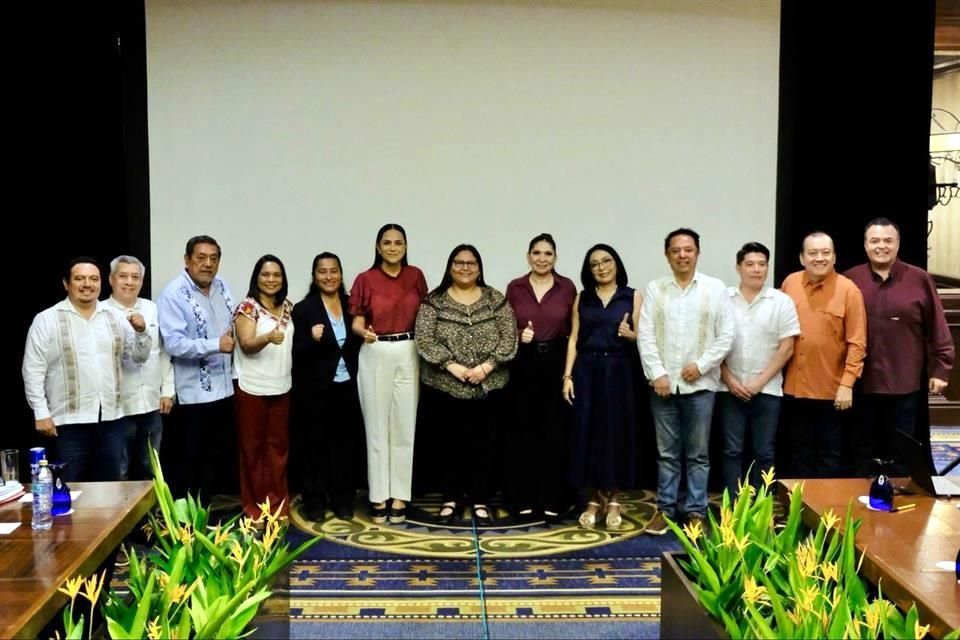 Ariadna Montiel, se reunió con nueve de los aspirantes a la Gubernatura de Guerrero.
