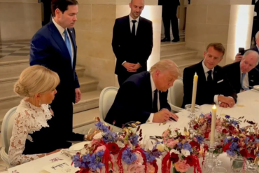 Trump firma el Memorando de Islamabad en una cena en Versalles