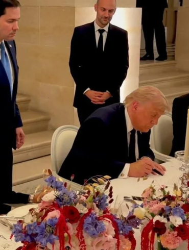Trump firma el Memorando de Islamabad en una cena en Versalles