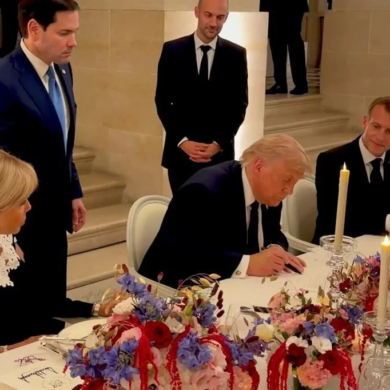 Trump firma el Memorando de Islamabad en una cena en Versalles