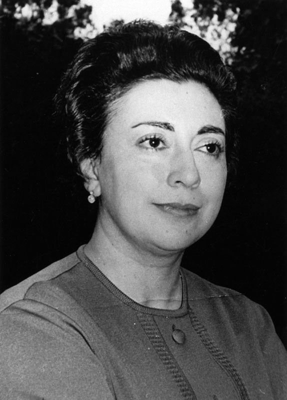 Retrato en blanco y negro de la escritora y diplomática mexicana Rosario Castellanos