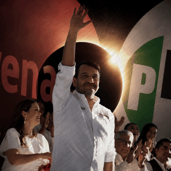 Arte editorial que combina una fotografía de Andrés Manuel López Beltrán en mitin con una composición gráfica de los logos de Morena y el PRI separados por un eclipse, ilustrando el reportaje sobre las elecciones al Congreso de Coahuila del 7 de junio de 2026