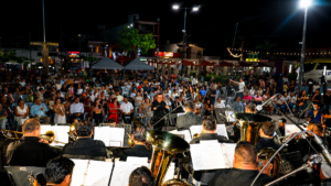 Celebración del aniversario de Nacajuca con gala sinfónica y actividades culturales en el parque central del municipio.