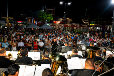 Celebración del aniversario de Nacajuca con gala sinfónica y actividades culturales en el parque central del municipio.