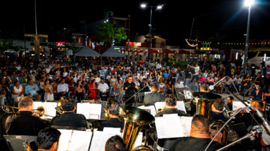 Celebración del aniversario de Nacajuca con gala sinfónica y actividades culturales en el parque central del municipio.