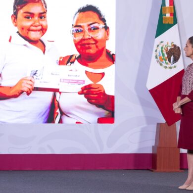 Claudia Sheinbaum presenta avances de las Becas para el Bienestar que benefician a más de 12.8 millones de estudiantes en México.