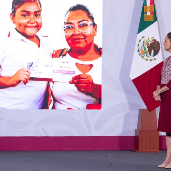 Claudia Sheinbaum presenta avances de las Becas para el Bienestar que benefician a más de 12.8 millones de estudiantes en México.