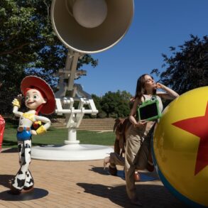 Belinda participa en el doblaje latinoamericano de Toy Story 5 interpretando al personaje Lilypad.