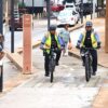 Elementos de la Policía Metropolitana realizan Bici Patrullaje en el Malecón Carlos A. Madrazo de Villahermosa para reforzar la seguridad.
