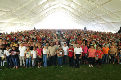 Miles de personas asisten a la entrega del programa Bienestar en tu Mesa en Nacajuca, Tabasco.
