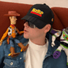 Bizarrap participa en Toy Story 5 como la voz de Santa de Jardín en la versión en español para Latinoamérica y Espa