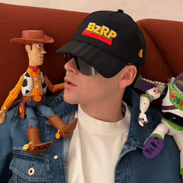 Bizarrap participa en Toy Story 5 como la voz de Santa de Jardín en la versión en español para Latinoamérica y Espa