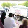 Camión con paquetes de libros de texto gratuitos durante el inicio de distribución en Tabasco.