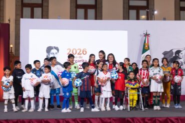 Claudia Sheinbaum y la FMF presentan la Estrategia Nacional de Formación para impulsar el desarrollo del futbol mexicano.