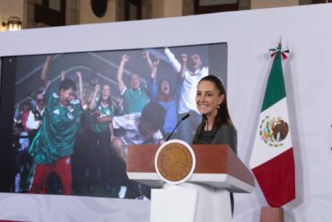 Claudia Sheinbaum destaca récord histórico en la llegada de visitantes extranjeros a México durante el primer cuatrimestre de 2026.