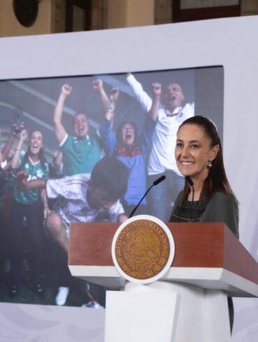 Claudia Sheinbaum destaca récord histórico en la llegada de visitantes extranjeros a México durante el primer cuatrimestre de 2026.