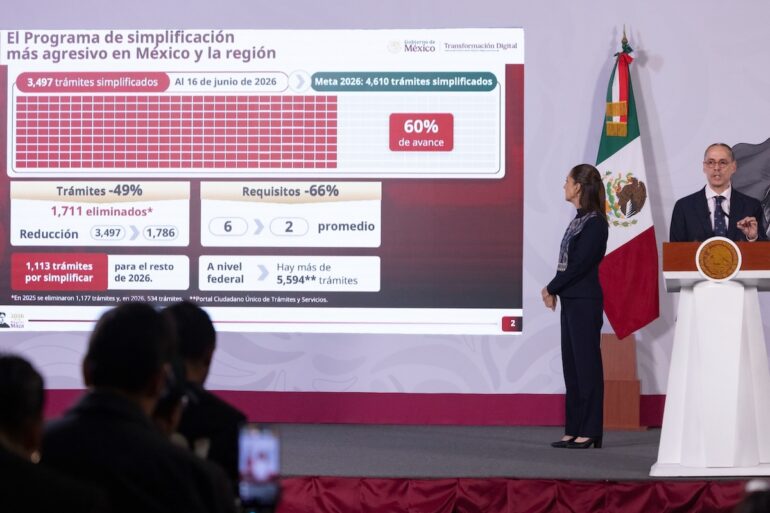 Claudia Sheinbaum presenta avances de la simplificación de trámites y digitalización de servicios gubernamentales en México durante 2026.