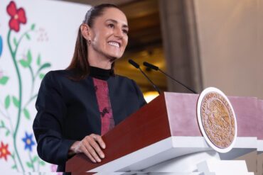 Claudia Sheinbaum anuncia suspensión de clases y teletrabajo en Ciudad de México por la inauguración del Mundial 2026.