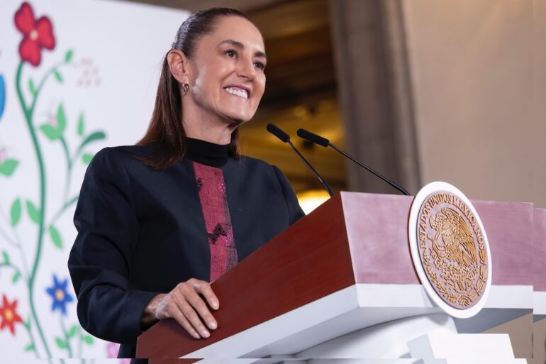 Claudia Sheinbaum anuncia suspensión de clases y teletrabajo en Ciudad de México por la inauguración del Mundial 2026.