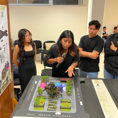 Estudiantes de la UJAT presentan propuestas de intervención urbana para espacios públicos de Villahermosa ante autoridades del IMPLAN de Centro.