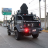 Unidad blindada del Grupo Especial Tabscoob circula durante operativo de seguridad en Centro, Tabasco.