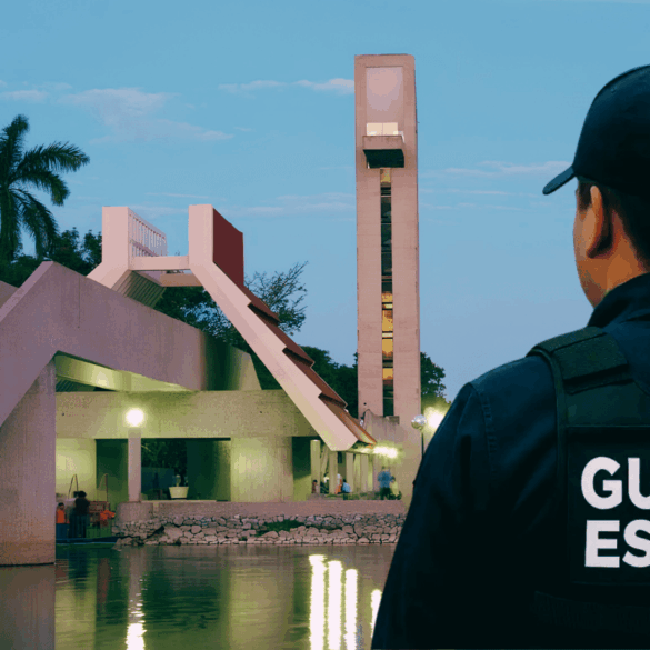 Fotoarte conceptual de un elemento de la Guardia Estatal observando el Mirador de Las Águilas en el Parque Tomás Garrido Canabal de Villahermosa.