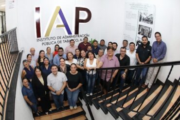 Alumnas y alumnos de la Maestría en Derecho para la Administración Pública del IAP Tabasco durante la conclusión de la asignatura La Estructura del Poder Judicial.