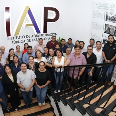 Alumnas y alumnos de la Maestría en Derecho para la Administración Pública del IAP Tabasco durante la conclusión de la asignatura La Estructura del Poder Judicial.