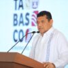 Javier May durante conferencia acompañado por deportistas tabasqueños destacados.