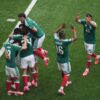 Jugadores de la Selección Mexicana celebran la victoria sobre Sudáfrica en el partido inaugural del Mundial 2026 en el Estadio Azteca.