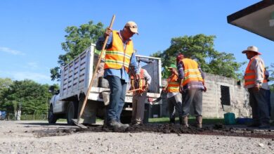 Trabajos de bacheo y mantenimiento eléctrico en Nacajuca para mejorar vialidades y servicios básicos en Tabasco.