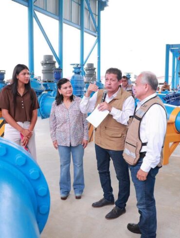 Yolanda Osuna y autoridades del OSFE supervisan obras públicas en Centro Tabasco durante recorrido de verificación.