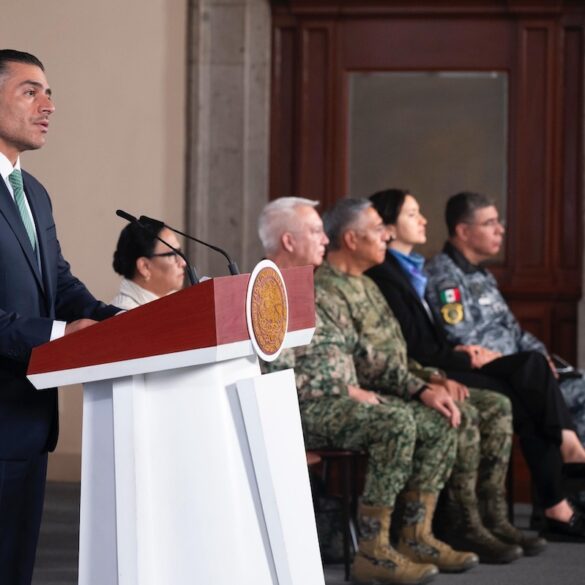 Omar García Harfuch presenta resultados de seguridad con miles de detenidos, armas aseguradas y decomisos de droga en México.