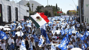 Militantes y simpatizantes del PAN participan en una movilización masiva en Chihuahua, en el contexto de la disputa política rumbo a la elección de gobernador de 2027.