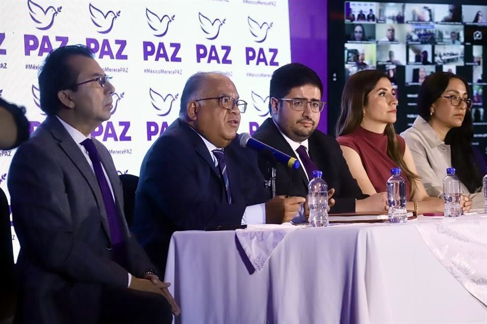 Dirigentes del Partido PAZ en conferencia de prensa tras recibir registro como partido político nacional ante el INE el 25 de junio de 2025