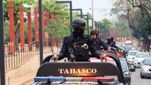 Operativo de Recuperación de Espacios Públicos realizado por la SSPC y el Ayuntamiento de Centro en los alrededores del Mercado José María Pino Suárez.