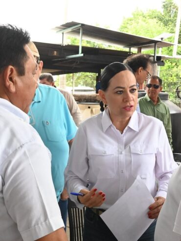Personal de la SETAB participa en jornada de atención en territorio en el ejido Lázaro Cárdenas de Tacotalpa, Tabasco.