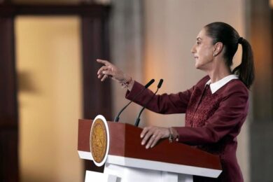 Claudia Sheinbaum durante conferencia donde respondió al embajador Ronald Johnson sobre la soberanía mexicana.