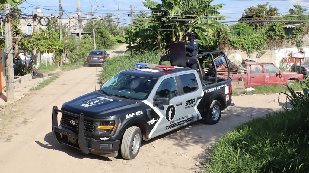 Patrulla del Grupo Especial Tabscoob realiza recorridos preventivos en zona habitacional de Centro, Tabasco.