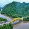 Vista aérea del río Usumacinta y el puente de Tenosique, símbolo de la paradoja del agua potable en el municipio.