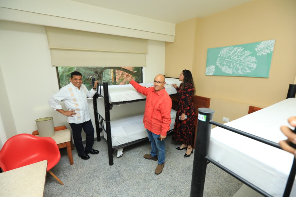 Habitación de la Villa Universitaria equipada con literas para estudiantes