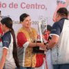 Yolanda Osuna entrega uniformes a deportistas seleccionados de Centro rumbo a competencias estatales 2026