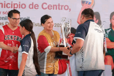 Yolanda Osuna entrega uniformes a deportistas seleccionados de Centro rumbo a competencias estatales 2026