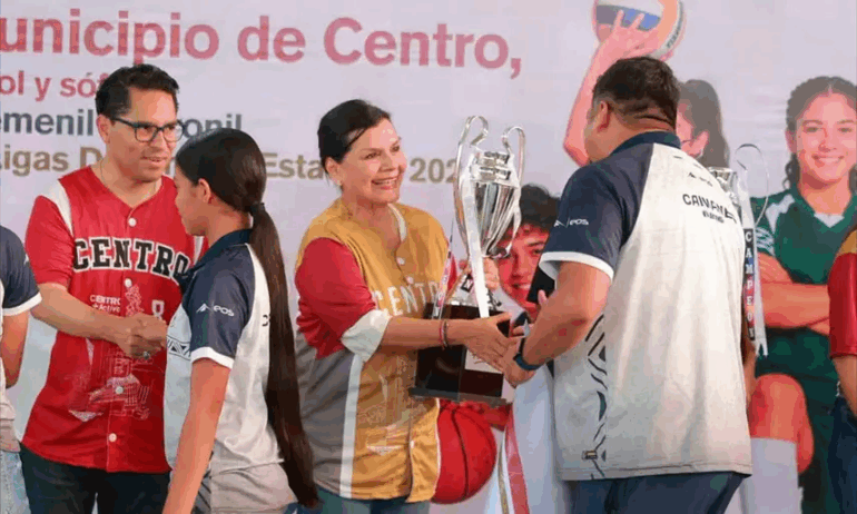 Yolanda Osuna entrega uniformes a deportistas seleccionados de Centro rumbo a competencias estatales 2026