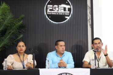 Funcionarios de la Fiscalía de Tabasco informan sobre investigaciones internas contra servidores públicos.