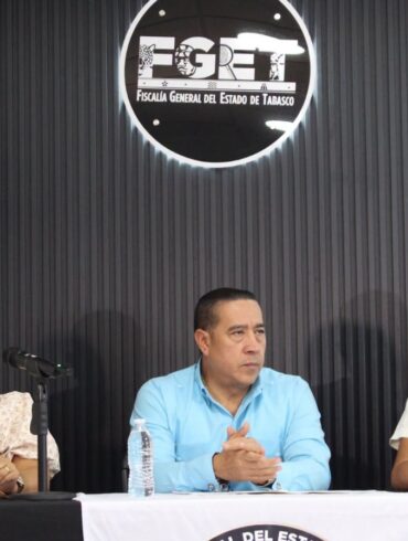 Funcionarios de la Fiscalía de Tabasco informan sobre investigaciones internas contra servidores públicos.