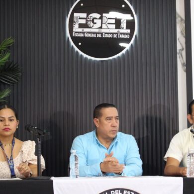 Funcionarios de la Fiscalía de Tabasco informan sobre investigaciones internas contra servidores públicos.